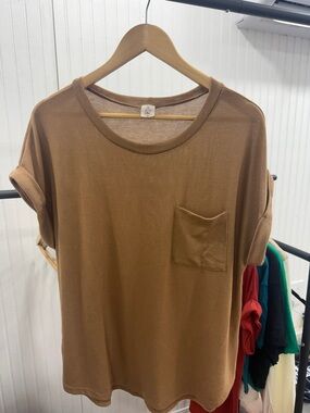 Like Love Camel Lightweight Knit Short-Sleeve Pocket Tee